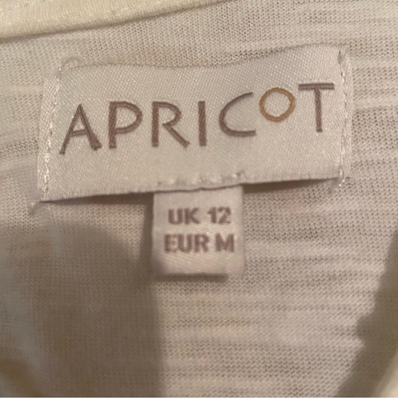 Apricot white sleeveless top with crochet lace fringe overlay. - Picture 4 of 4